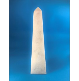 Obelisco in marmo bianco