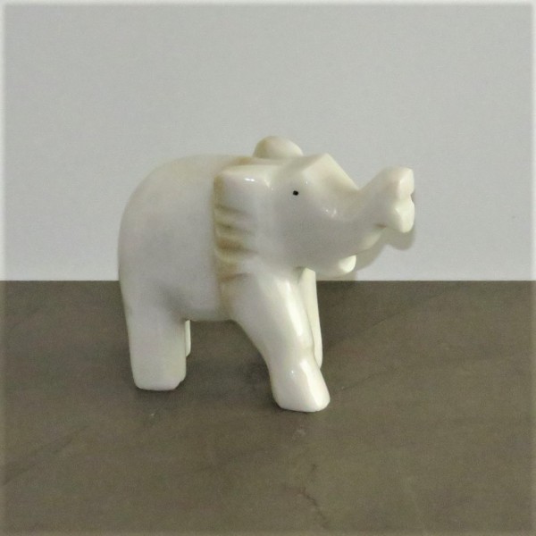 Elefante in onice bianco